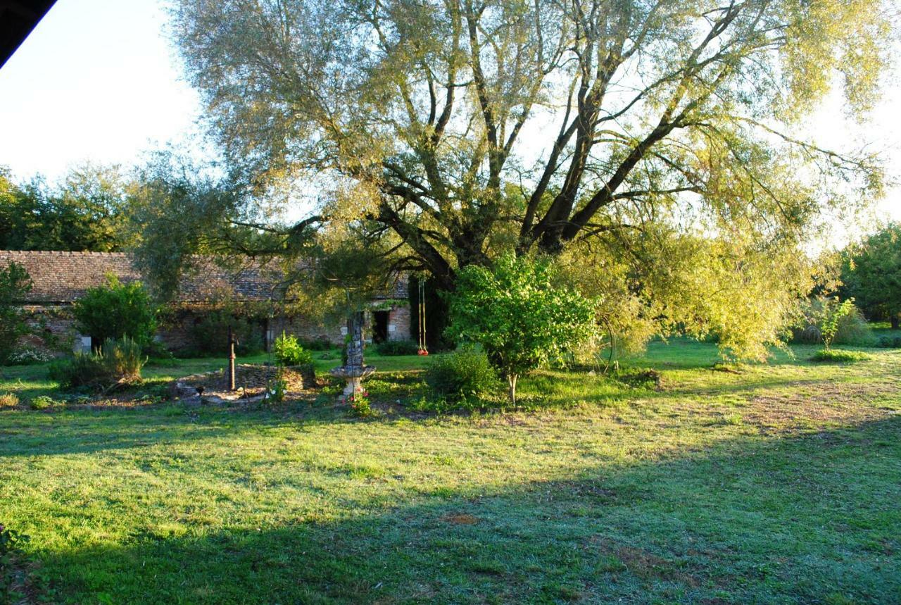 Gite Evidence Bed and Breakfast Varennes-sur-le-Doubs Exterior foto